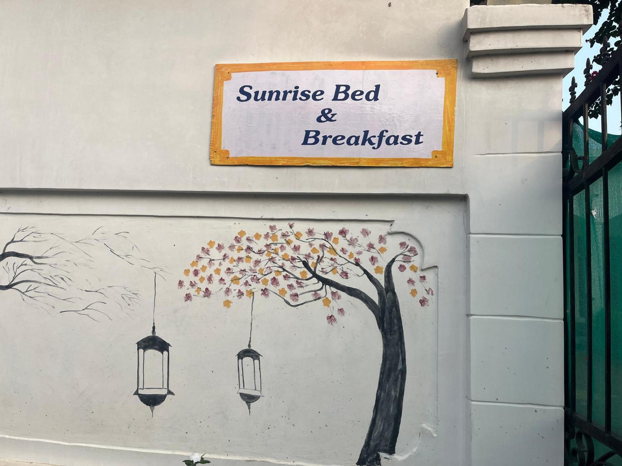 Sunrise Bed & Breakfast Кхаджурахо Экстерьер фото