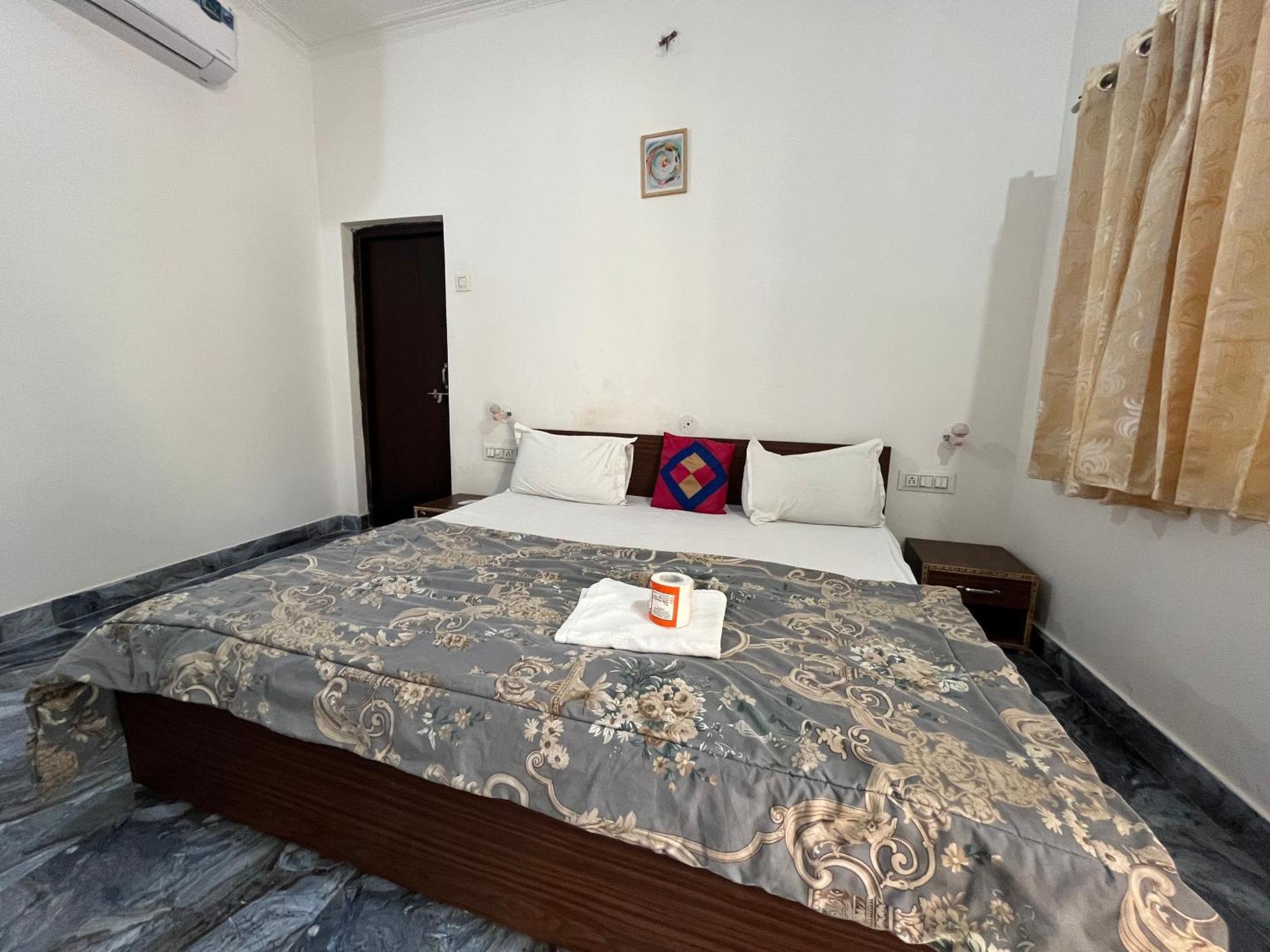 Sunrise Bed & Breakfast Кхаджурахо Экстерьер фото