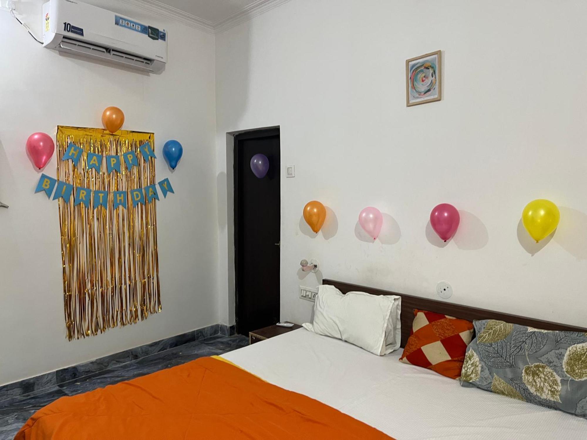 Sunrise Bed & Breakfast Кхаджурахо Экстерьер фото